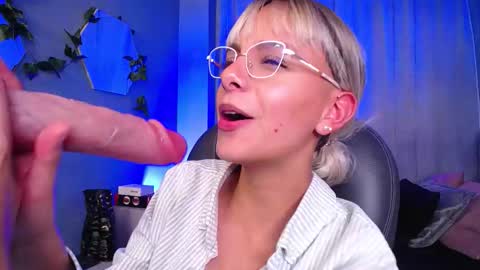 Snapshot of peyton_gh chatting on October 22, 4:04 am Peyton online show from October 22, 4:04 am