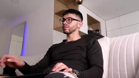 phantom_bigger1 online show from November 12, 1:46 pm