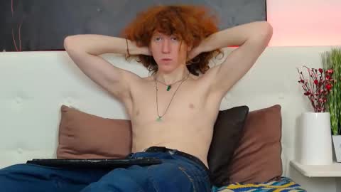 philip_ll online show from March 10, 7:50 pm