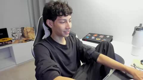 Snapshot of philipe_moonlight_ chatting on March 8, 7:38 am Phil. INDEPENDENT MODEL online show from March 8, 7:38 am