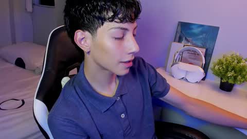 Snapshot of philipe_moonlight_ chatting on October 14, 5:32 am Phil. INDEPENDENT MODEL online show from October 14, 5:32 am