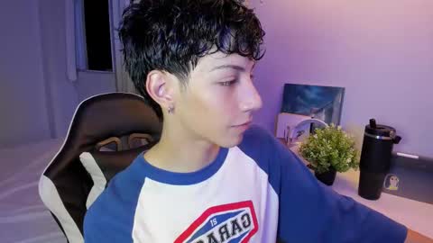 Snapshot of philipe_moonlight_ chatting on October 19, 4:50 am Phil. INDEPENDENT MODEL online show from October 19, 4:50 am