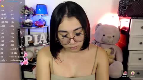 Pia online show from February 7, 7:59 pm