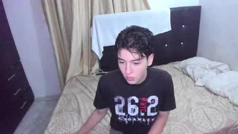 picaszomilos350 online show from February 15, 6:04 am