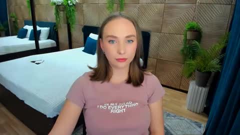 Emelie online show from September 18, 7:51 pm