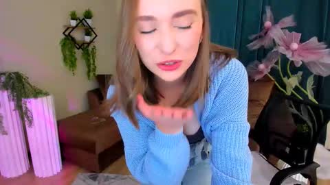 Emelie online show from September 17, 7:50 pm