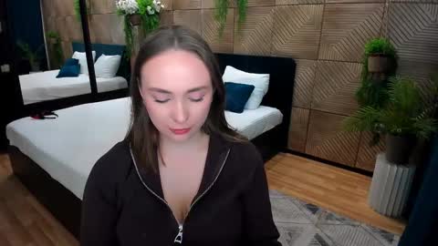 Emelie online show from October 17, 8:24 pm