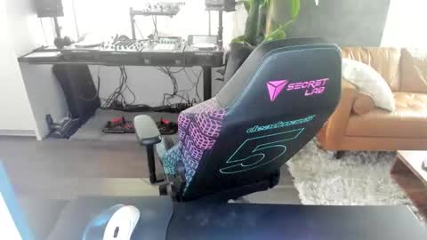 Pierre Fitch online show from March 5, 1:21 am