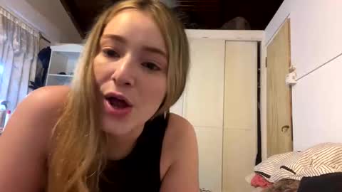 pilimartinez22 online show from February 8, 11:24 pm