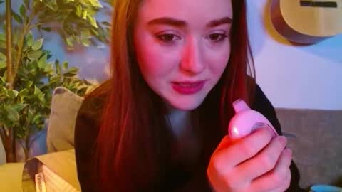 PilloGoddess online show from December 4, 7:08 am