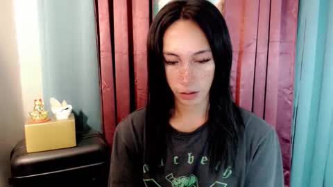 lucyLove online show from December 16, 7:04 am