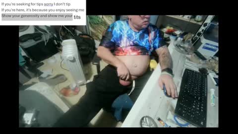 Snapshot of pini_z chatting on January 17, 10:56 pm pini_z online show from January 17, 10:56 pm