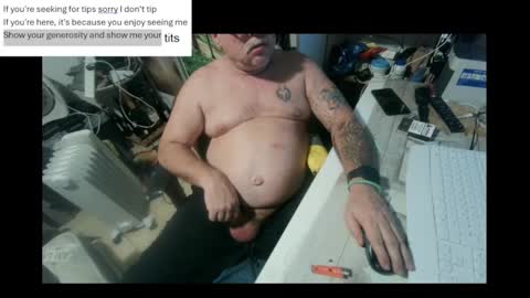 Snapshot of pini_z chatting on January 19, 8:19 pm pini_z online show from January 19, 8:19 pm