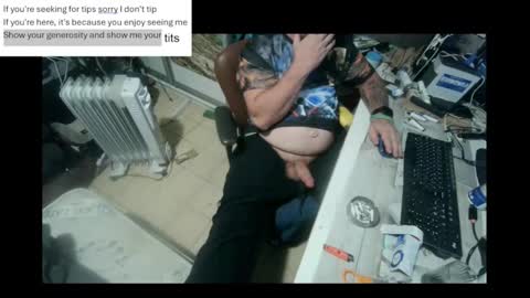 Snapshot of pini_z chatting on January 5, 4:27 pm pini_z online show from January 5, 4:27 pm