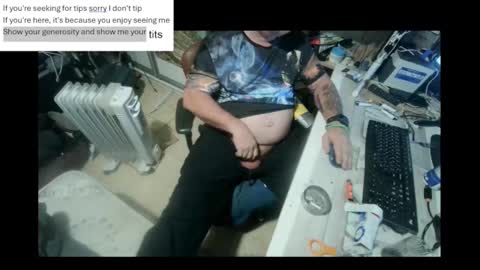 Snapshot of pini_z chatting on January 5, 12:10 pm pini_z online show from January 5, 12:10 pm