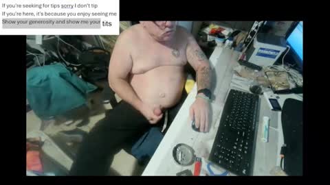 Snapshot of pini_z chatting on January 17, 5:30 pm pini_z online show from January 17, 5:30 pm