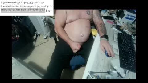 Snapshot of pini_z chatting on January 6, 8:50 pm pini_z online show from January 6, 8:50 pm