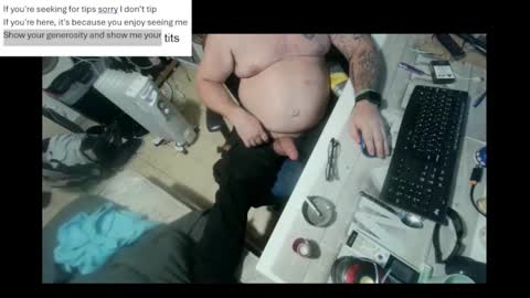 Snapshot of pini_z chatting on December 31, 7:07 pm pini_z online show from December 31, 7:07 pm