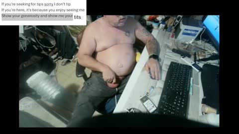 Snapshot of pini_z chatting on January 16, 6:59 pm pini_z online show from January 16, 6:59 pm