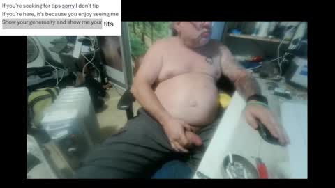 Snapshot of pini_z chatting on January 23, 8:24 pm pini_z online show from January 23, 8:24 pm