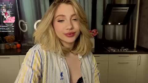 Snapshot of pinkadele chatting on February 11, 11:20 am Adele online show from February 11, 11:20 am