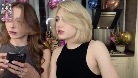 Snapshot of pinkadele chatting on March 3, 11:22 am Adele online show from March 3, 11:22 am