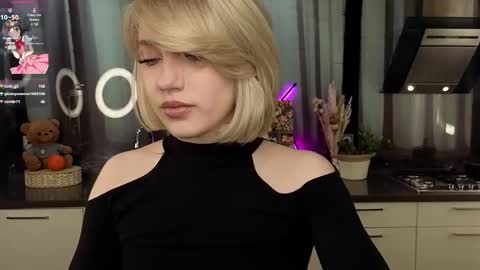 Snapshot of pinkadele chatting on February 27, 12:12 pm Adele online show from February 27, 12:12 pm