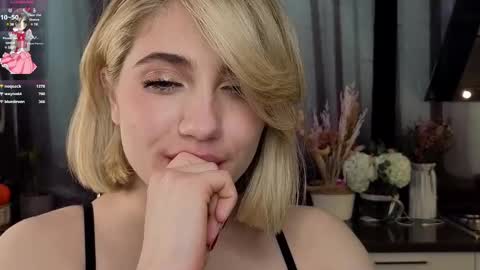 Snapshot of pinkadele chatting on March 12, 3:07 pm Adele online show from March 12, 3:07 pm