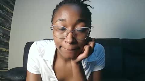 PinkyAura online show from March 12, 1:04 pm