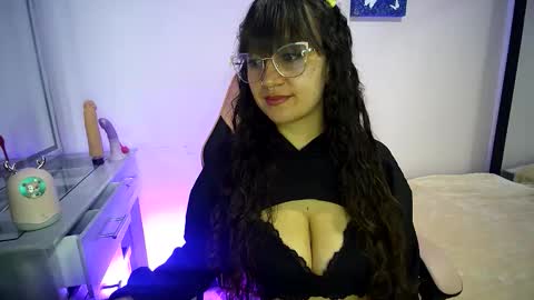 pinkvixen69 online show from April 21, 5:31 pm