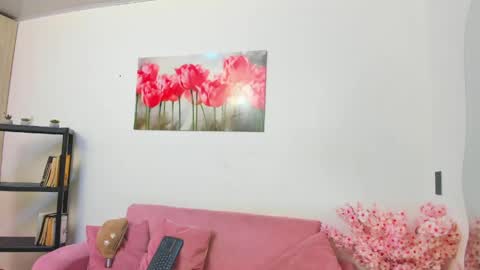 pinky_f00x online show from June 6, 8:04 pm