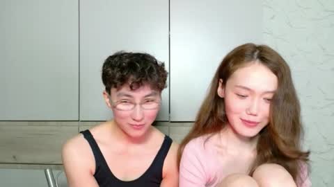 Li long hair and Ru short hair online show from May 26, 9:10 pm