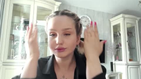 Caroline online show from April 11, 7:45 am