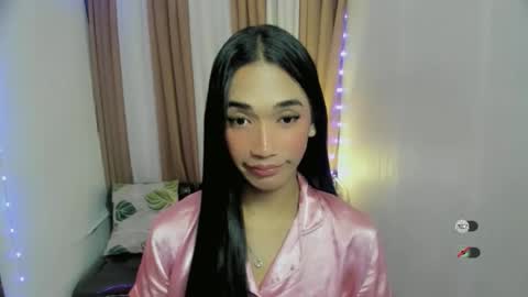 pixiedoll_ online show from January 12, 12:17 am