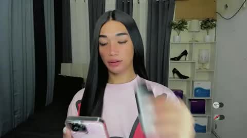 pixiedoll_ online show from February 23, 9:33 am