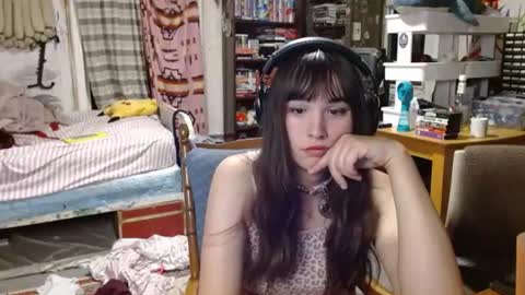Izzy online show from June 16, 3:43 am