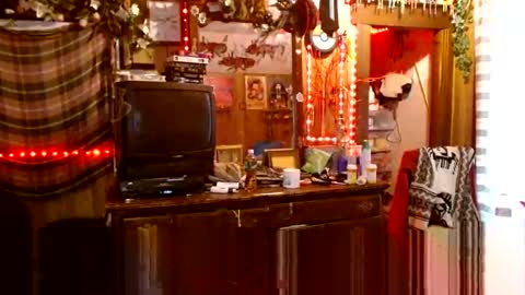 Izzy online show from September 15, 8:10 pm