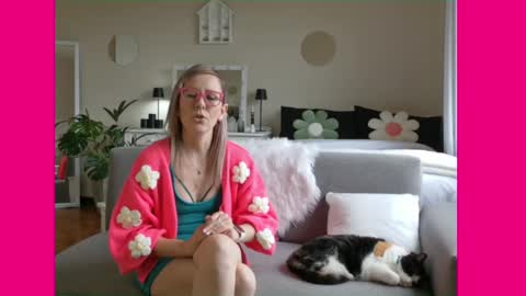 Lynn online show from February 21, 2:06 pm