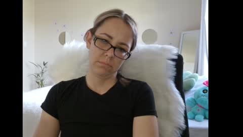 Lynn online show from December 6, 2:44 pm