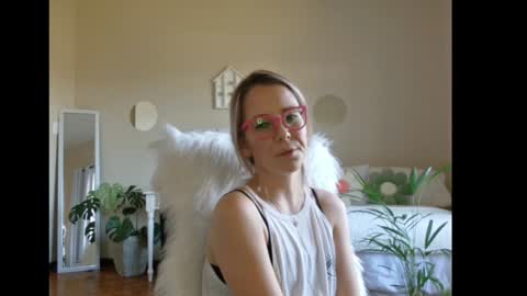 Lynn online show from January 30, 2:36 pm