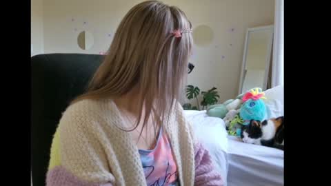 Lynn online show from December 4, 12:41 pm