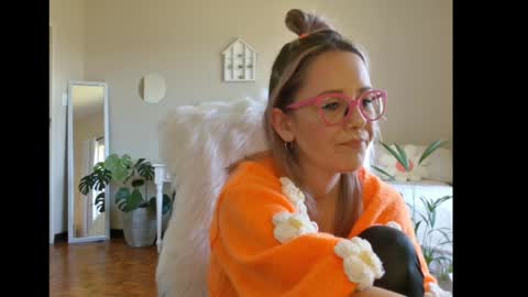 Lynn online show from February 3, 12:03 pm