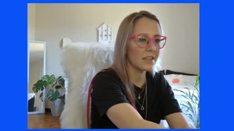 Lynn online show from February 12, 12:12 pm