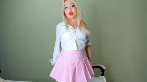 planes_girll online show from November 5, 10:39 am