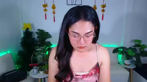 Ploysai online show from April 1, 8:04 am