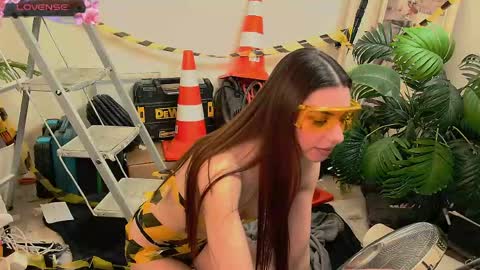 Amelie online show from April 13, 2:21 pm