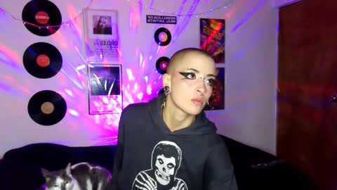   online show from March 5, 11:05 pm