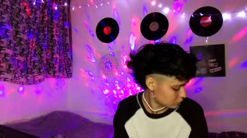   online show from December 3, 11:40 pm