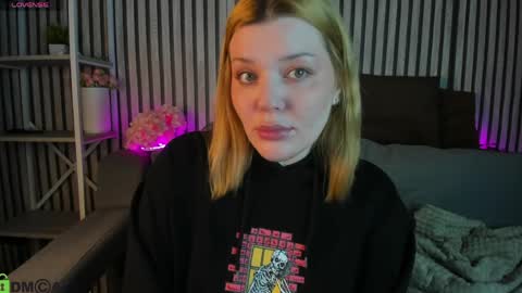 Polly online show from April 3, 1:12 am