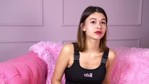 Snapshot of pollylanders chatting on February 7, 10:19 am Polly online show from February 7, 10:19 am